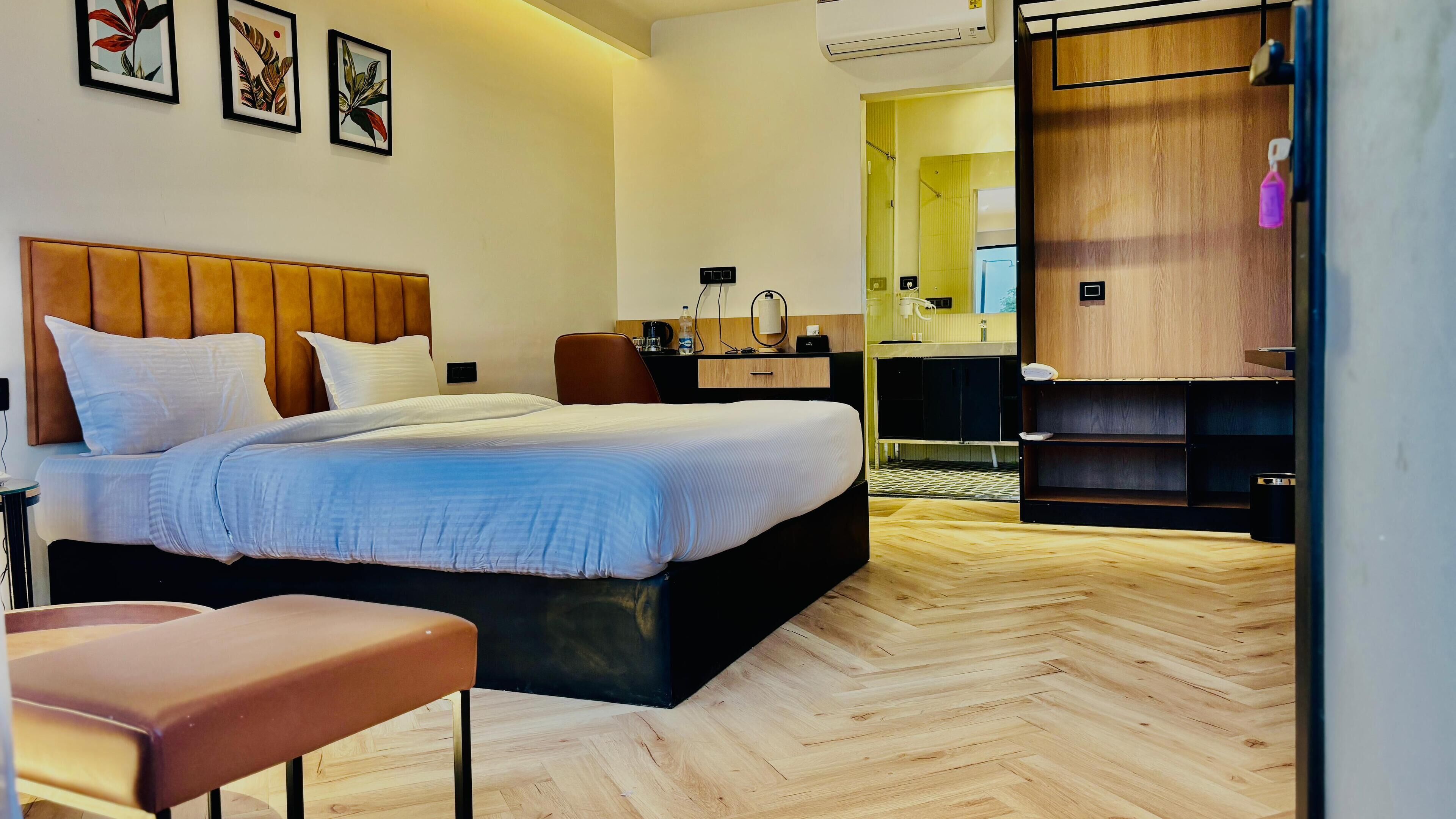 雙人房, 可使用泳池 | 高級寢具、迷你吧、客房內保險箱、書桌