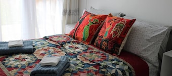 Apartment - Sleeps 4 - Garden - Parking