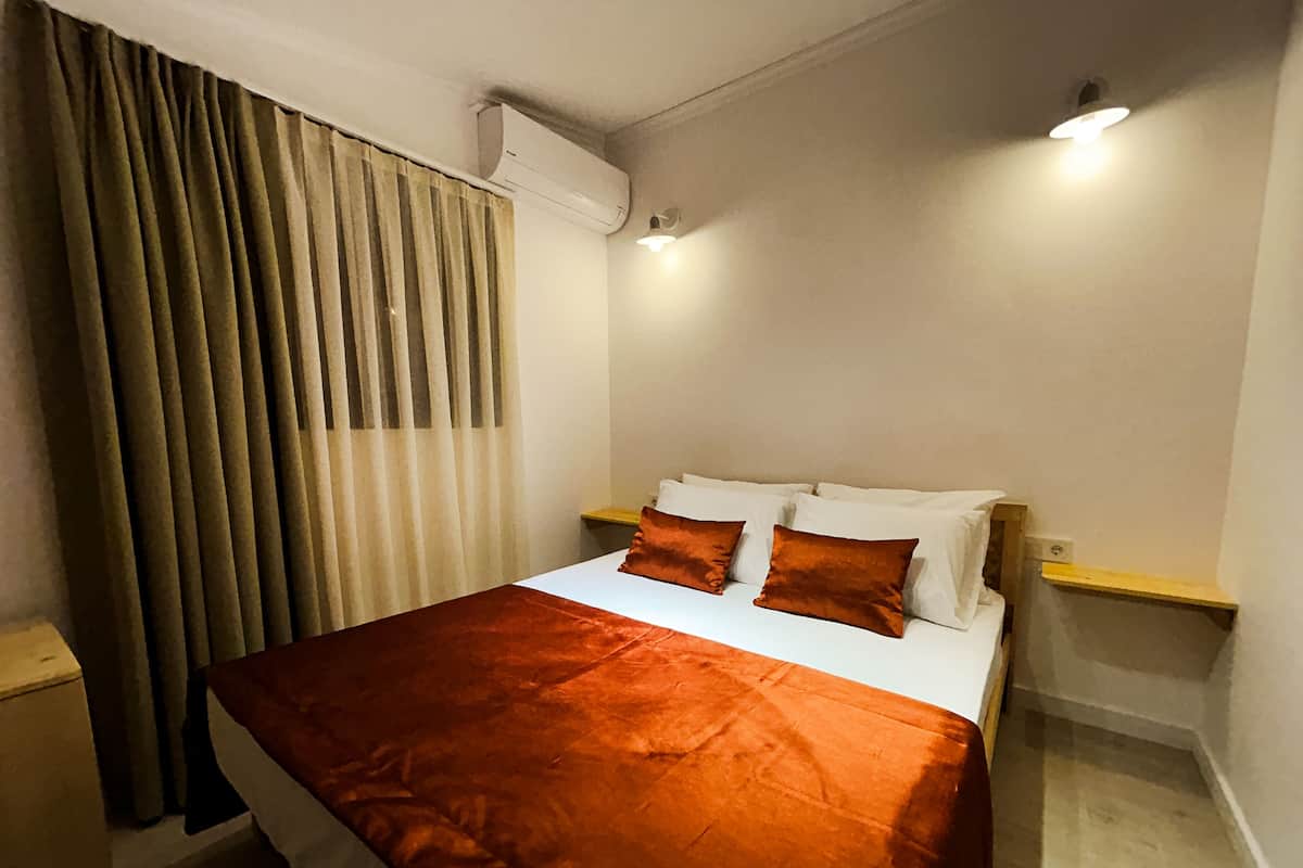 1 bedroom, minibar, blackout curtains, bed sheets