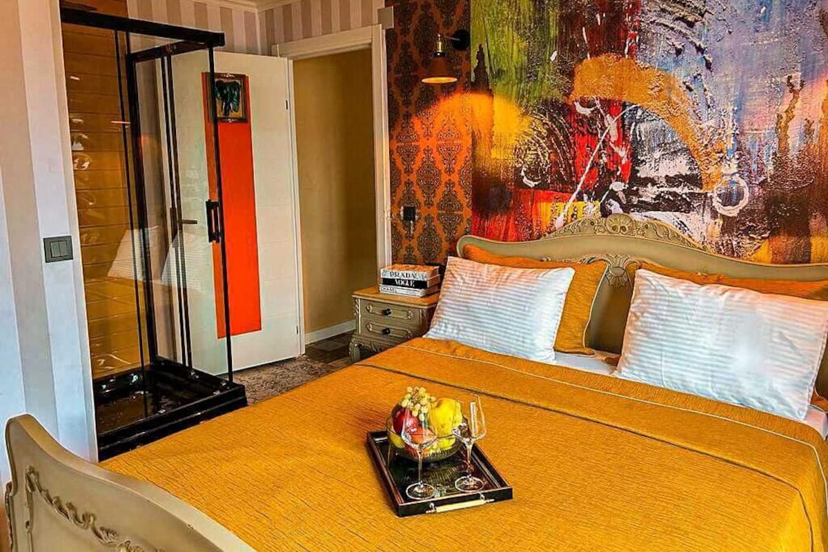 Positano Room, Private Bath & Bathtub | 1 bedroom, minibar, blackout curtains, bed sheets