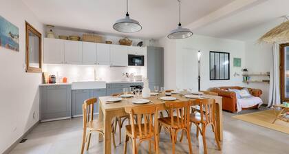 House for 10 - 650 m du Golfe - Pen Castel