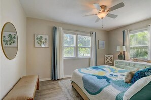 2 bedrooms, desk, iron/ironing board, free WiFi - Private Oasis in Sarasota Florida (Sarasota)