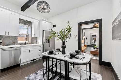 Old Town Retreat w/ Hot Tub – Steps from CSU!