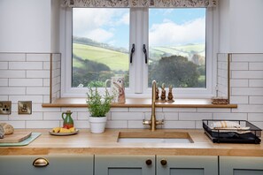 Fridge, oven, toaster, cookware/dishes/utensils