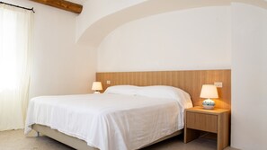 6 bedrooms, desk, iron/ironing board, free WiFi - Villa Anga 10+1, Emma Villas (Arzachena)