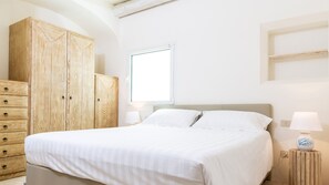 6 bedrooms, desk, iron/ironing board, free WiFi - Villa Anga 10+1, Emma Villas (Arzachena)