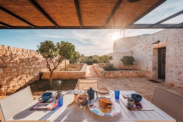 Outdoor dining - Borgo dell'Agrumeto 8, Emma Villas (Ostuni)