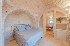 4 bedrooms, desk, iron/ironing board, free WiFi - Borgo dell'Agrumeto 8, Emma Villas (Ostuni)