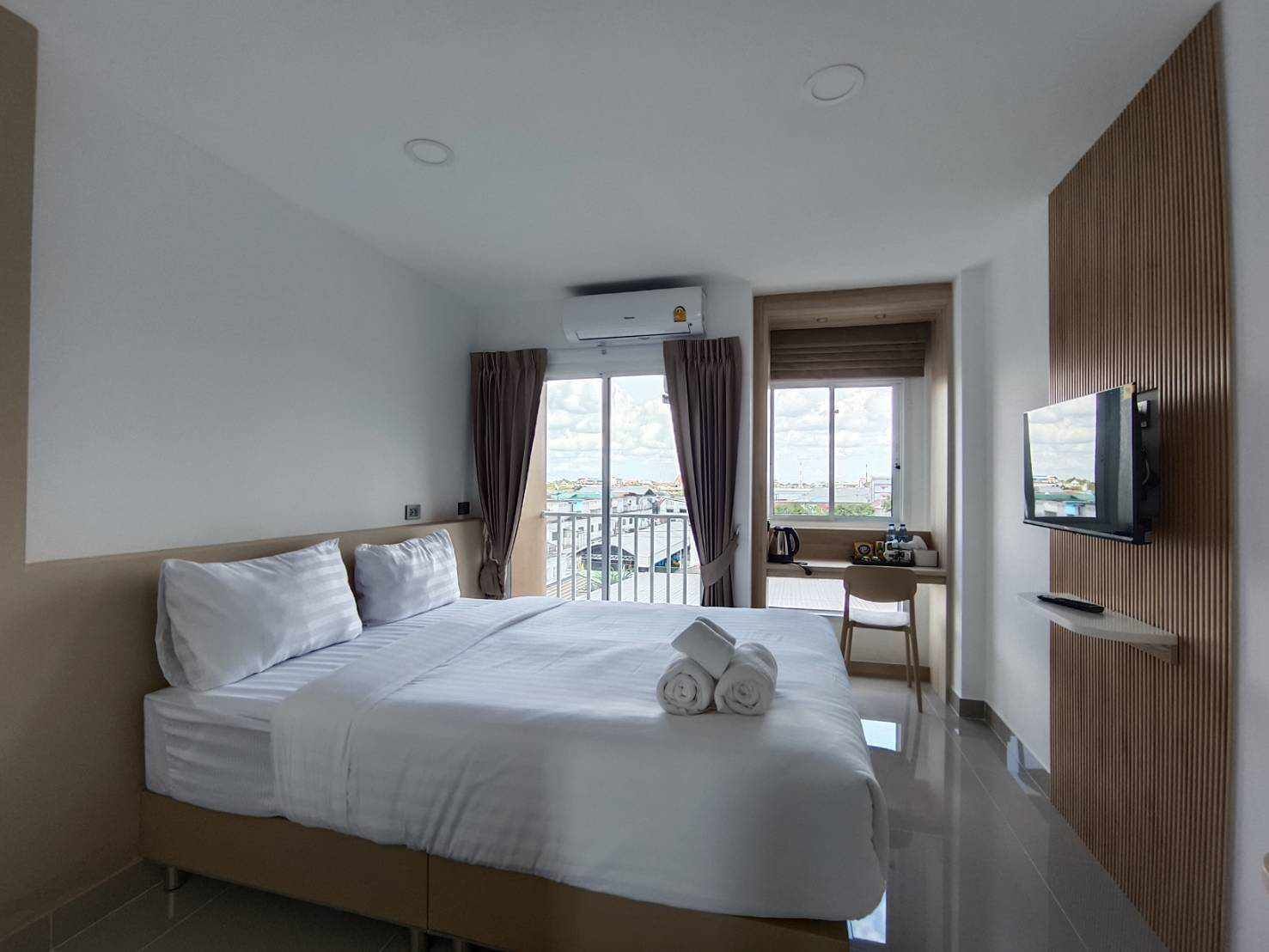 Deluxe Double Room | Desk, laptop workspace, free WiFi