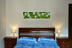 2 makuuhuonetta, silitysrauta/-lauta, vauvan matkasänky, Wi-Fi