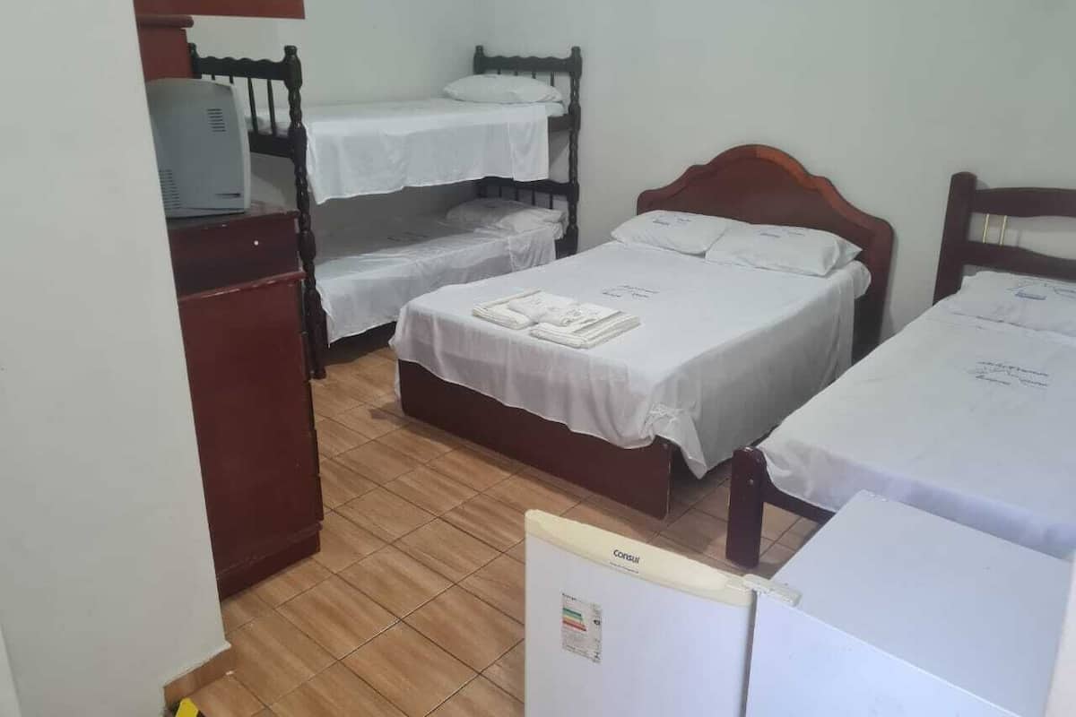 Chambre Quadruple Économique | Wi-Fi gratuit