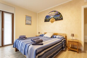 1 chambre, fer et planche à repasser, lit parapluie, Wi-Fi