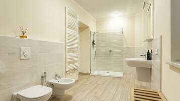 Hårtørrer, håndklæder