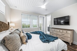 3 bedrooms, desk, iron/ironing board, free WiFi