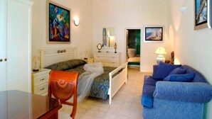 Deluxe Double Room | Meja, Wi-fi percuma, dihias secara berasingan 