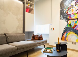 Smart TV, libri, impianto stereo