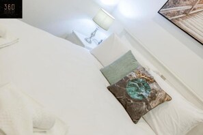 1 Schlafzimmer, Schreibtisch, Bügeleisen/Bügelbrett, Reisekinderbett