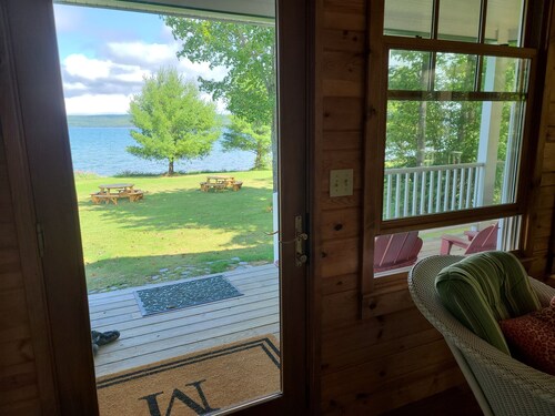 Sunrise Bay Cottages: Rustic elegance for 32 people in 5 luxury cottages.