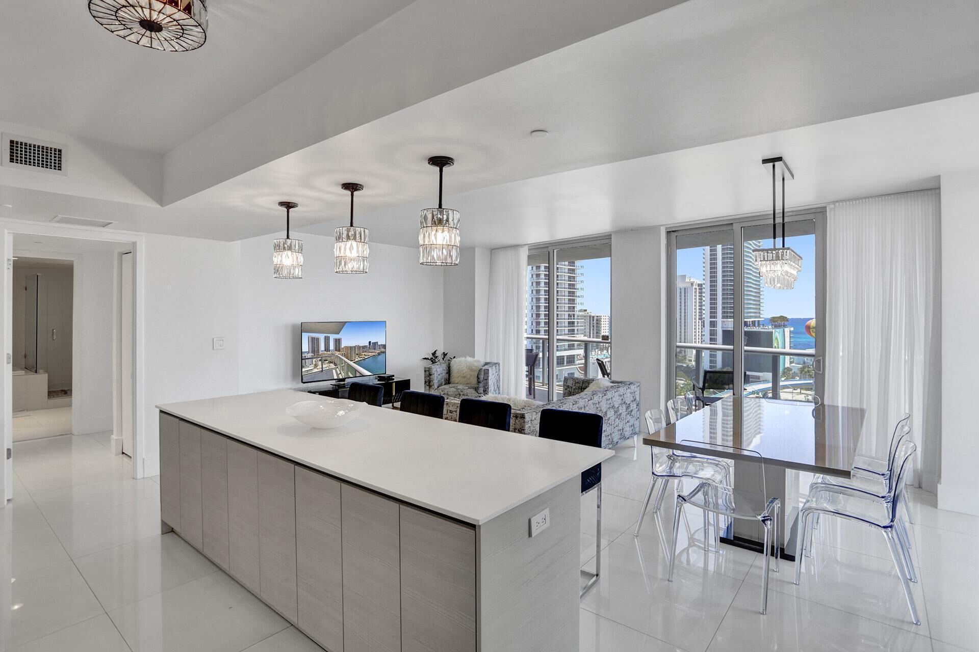 大型冰箱、微波爐、烤箱、洗碗機