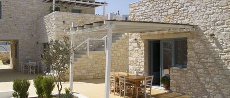 المنشأة من الخارج