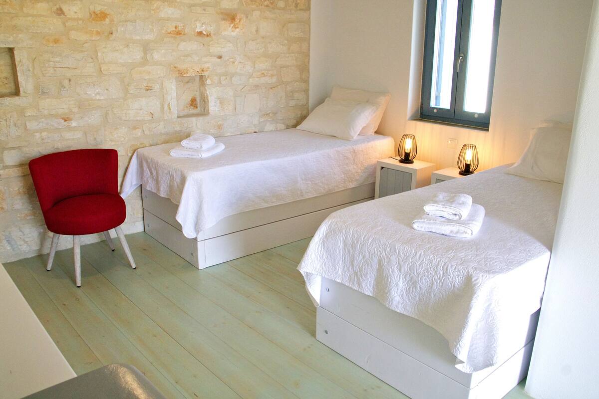 Elite Double or Twin Room | Free WiFi, bed sheets