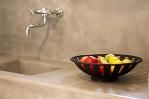 Comfort Double or Twin Room | Private kitchen | Mini-fridge, stovetop, electric kettle, highchair - Nomads House Paros (Paros)