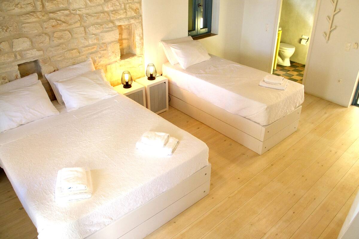 Family Triple Room | Free WiFi, bed sheets