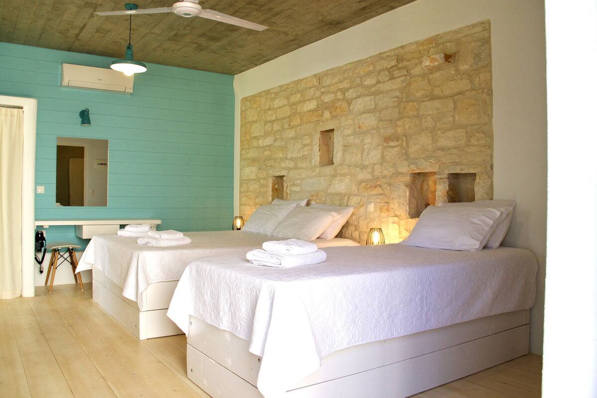 Premier Triple Room | Free WiFi, bed sheets