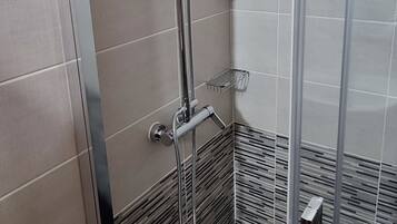 Towels, soap, shampoo, toilet paper