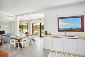 Interior - Beautiful cliff-top house for 8 people with pool, garden and near the sea (Scopello)