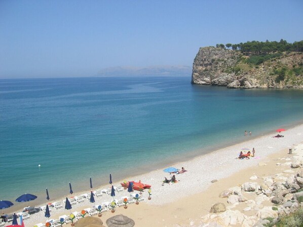 Chaise longue, serviettes de plage
