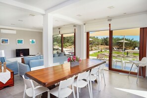 Dining - Beautiful cliff-top house for 8 people with pool, garden and near the sea (Scopello)