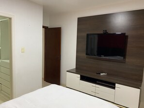 2 bedrooms, travel cot, free WiFi
