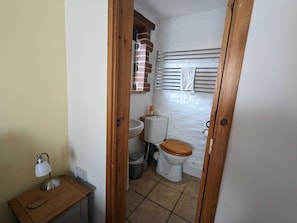 Cottage | Bathroom | Shower, hair dryer, towels - Immaculate 1-bed Cottage in Bideford (Bideford)