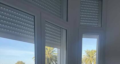 NOUVEAU: Maison avec vue sur la mer à 2 min à pied de la plage.