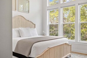 3 bedrooms, desk, iron/ironing board, free WiFi - Family Friendly - Heated Pool - Golf cart (Inlet Beach)