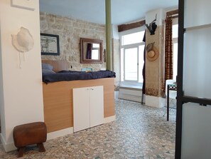 2 bedrooms, desk, iron/ironing board, travel cot - Stipologic V2 (Paris)