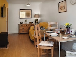 Dining - 2 bedroom accommodation in Mundesley (Mundesley)