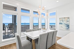 Dining - Beachfront "Pines to Palms" Rare Sundeck on Beach (Santa Rosa Beach)