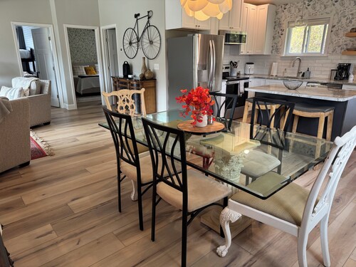 Amazing Mountain View- Quiet Countryside Near Hikes, Biking Trails & Breweries!