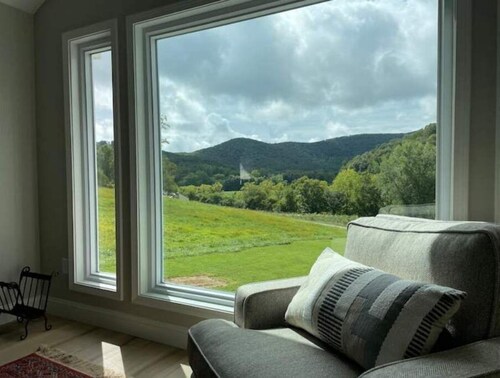 Amazing Mountain View- Quiet Countryside Near Hikes, Biking Trails & Breweries!