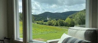 Amazing Mountain View- Quiet Countryside Near Hikes, Biking Trails & Breweries!