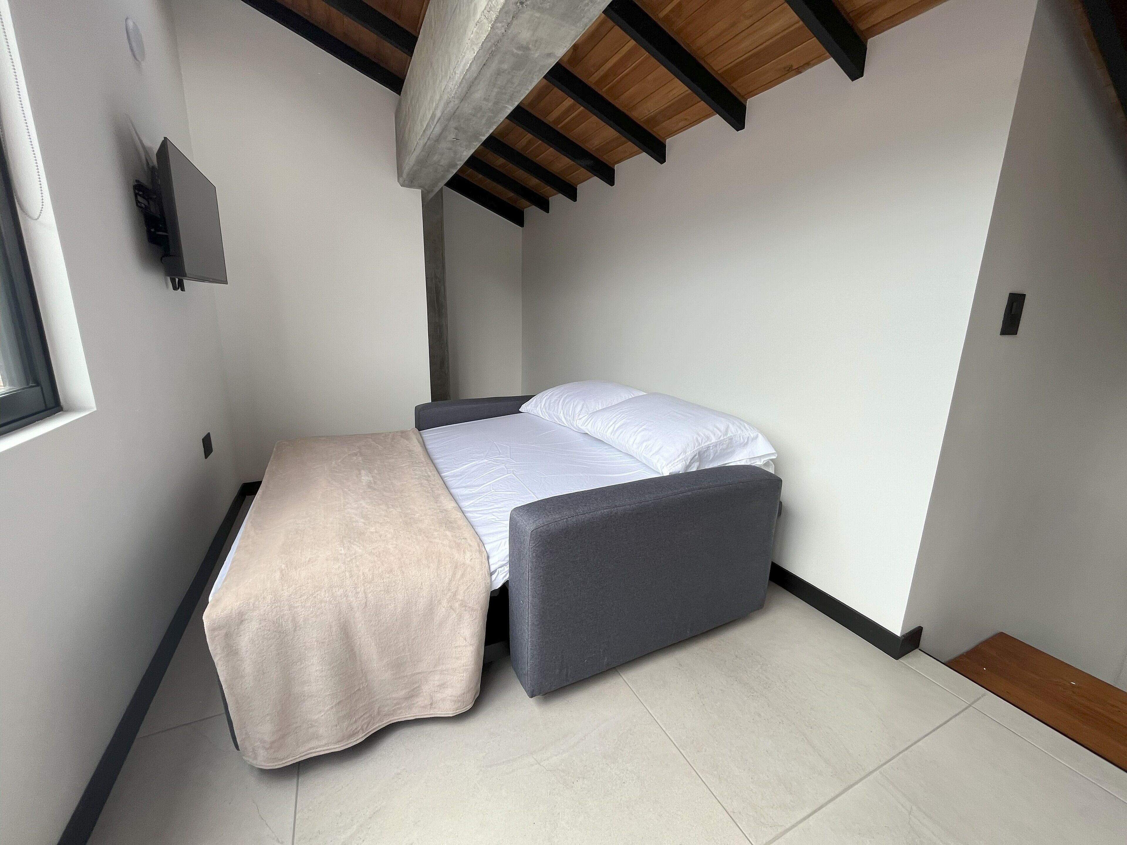2 habitaciones, tabla de planchar con plancha, wifi y ropa de cama 