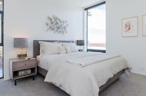 3 chambres, bureau, accès au Wi-Fi (inclus), literie fournie