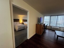 基础套房 | 免费 WiFi、床单