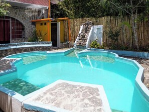 32-cm TV with cable channels, fireplace - Hotel Hanna (Panajachel)