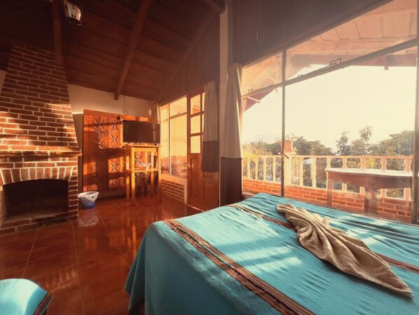 Gallery Room | Premium bedding, down comforters, individually decorated - Hotel Hanna (Panajachel)