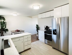 3 bedrooms - Cozy Rambler Home-close to Everything (Murray)