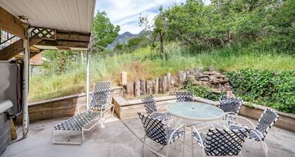 Spacious-2br-mountain Setting-near Trails-hot tub