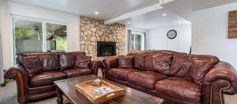 Spacious-2br-mountain Setting-near Trails-hot tub